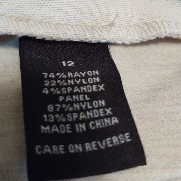 New Briggs Women's size 12 classic cropped pants tan neutral stretch pull on - Picture 5 of 7